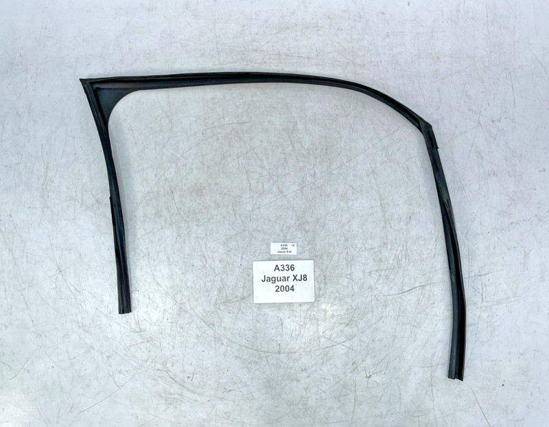 ✅ 04-09 OEM Jaguar XJ8 Front Right Side Door Window Weather Seal