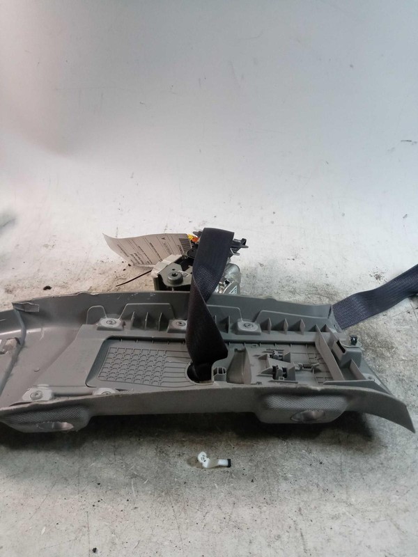 2015 Cadillac Escalade Used OEM Silver Seat Belt 19330314 4DR 138K Miles