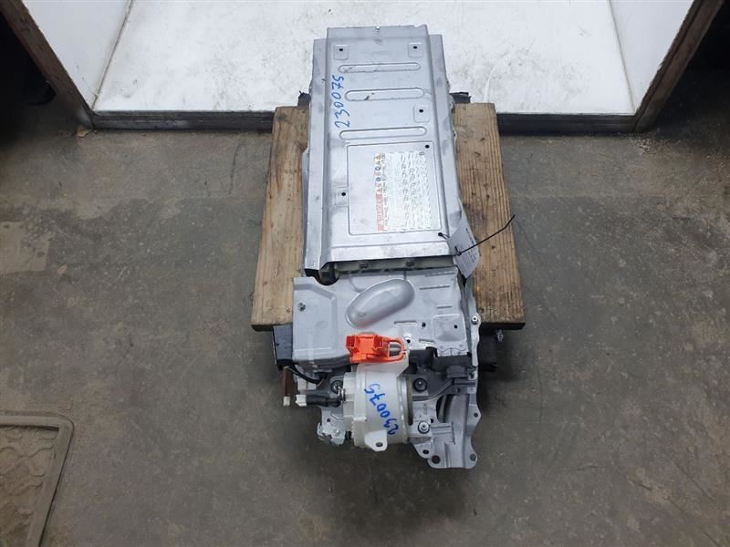 11-18 TOYOTA PRIUS V HYBRID BATTERY VIN EU