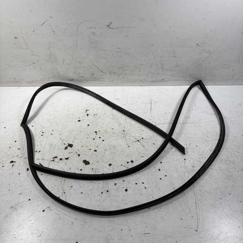07-08 Honda Fit Windshield Molding Trim Garnish 73150-SLN-003 OEM