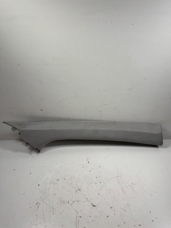07-011 Honda CR-V Right Windshield Pillar Trim 84101-SWA-A01ZB OEM