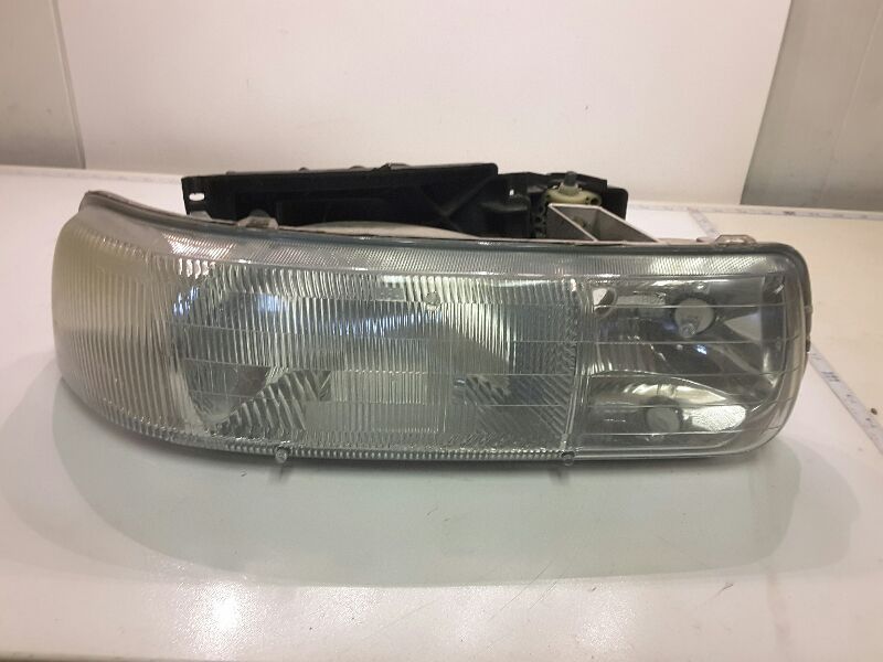 PASSENGER RIGHT HEADLIGHT FITS 00-06 SUBURBAN 1500 155561