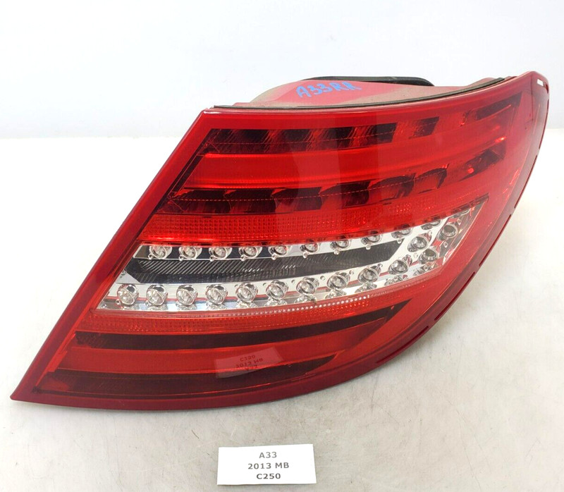 ✅12-15 OEM Mercedes W204 C250 C350 C63 Rear Passenger Side Outer Tail Light Lamp