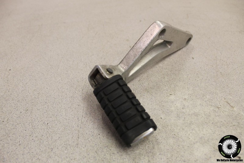 1984 Honda V65 Magna VF1100C RIGHT REAR BACK PASSENGER PEG BRACKET MOUNT VF 1100