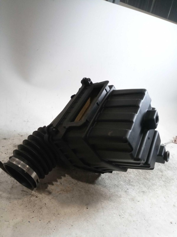 Used Air Cleaner Assembly fits: 2017 Chrysler Pacifica 3.6L gasoline Grade A