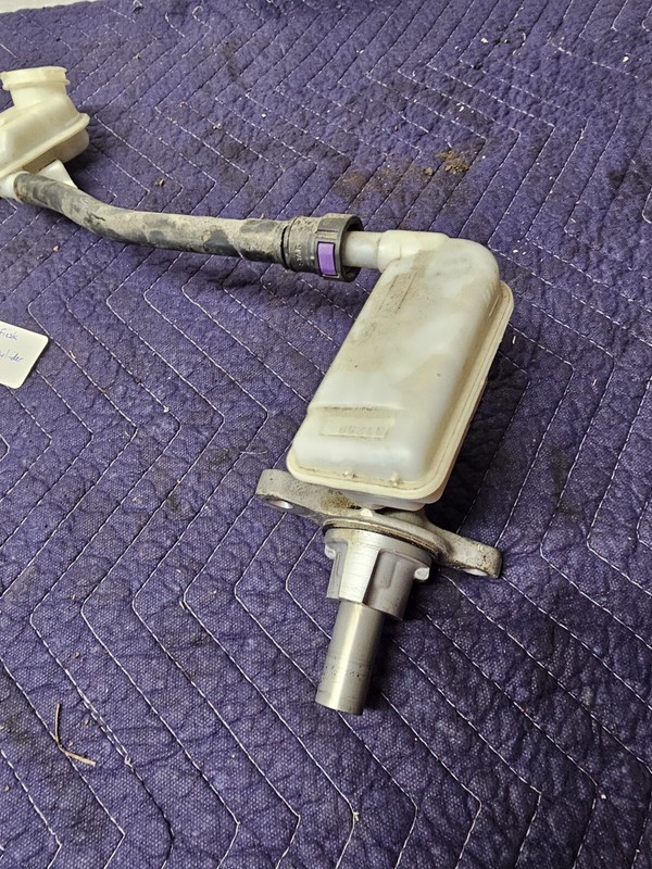 11 - 19 Ford Fiesta Brake Master Cylinder Assembly Auto Trans ONLY OEM