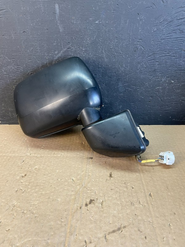 2004 - 2011 Mitsubishi Endeavor Right Passenger RH Door View Mirror AC9903 DW