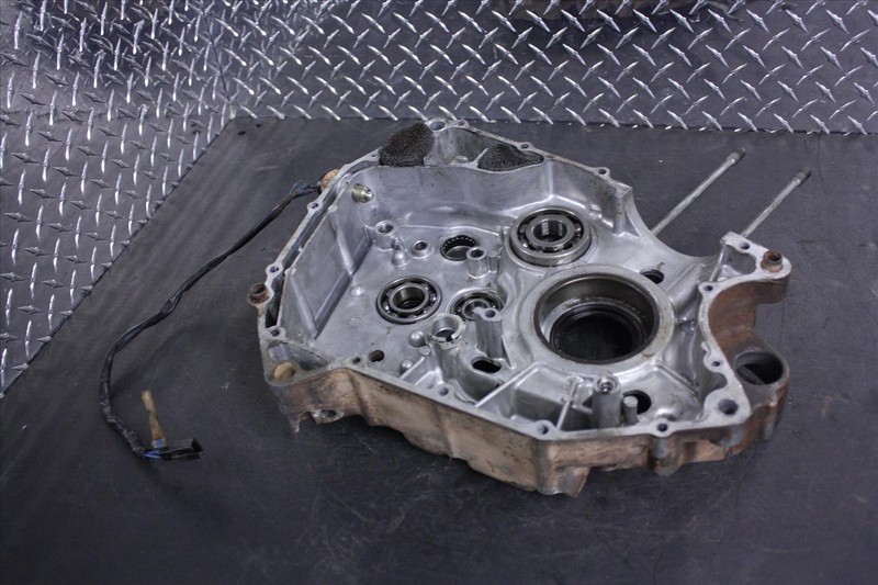 88 SUZUKI LT 300 E LEFT LH ENGINE MOTOR CRANK CASE BLOCK LT300