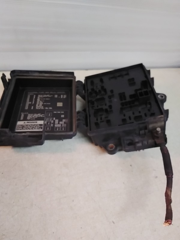 Volvo VNL Fuse/ Relay Block