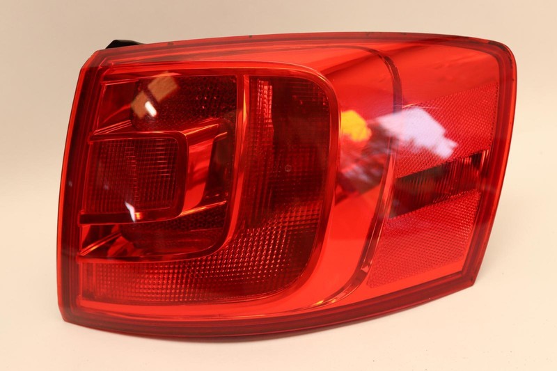 2011-2014 VOLKSWAGEN JETTA RIGHT PASSENGER QUARTER PANEL TAIL LIGHT LAMP OEM