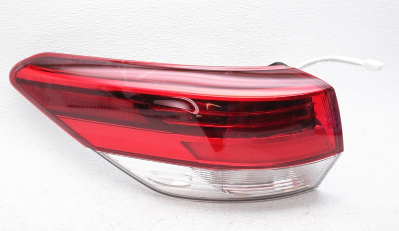 OEM Toyota Highlander Left Driver Side LED Tail Lamp 81560-0E161 - Lens Chipped