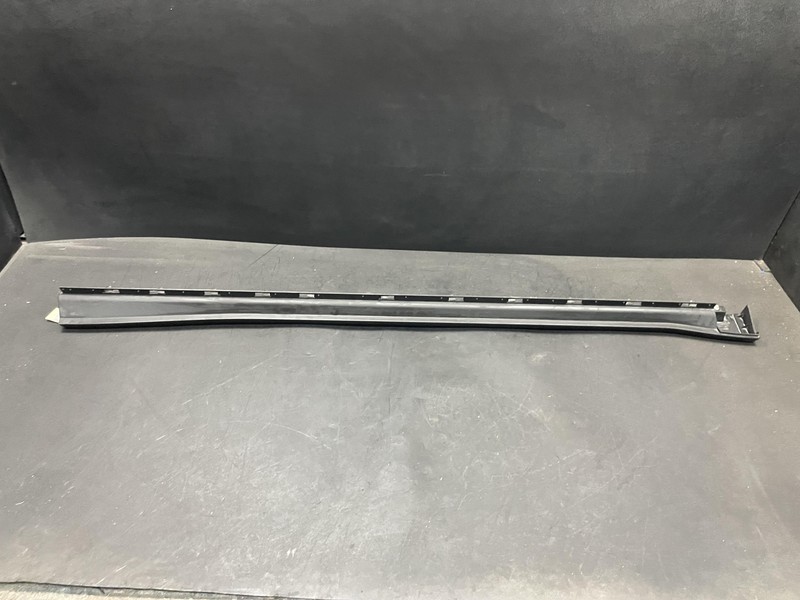 Right Rocker Panel Molding 2020 GMC Acadia 84453928 2017 2018 2019 2021 - 2023