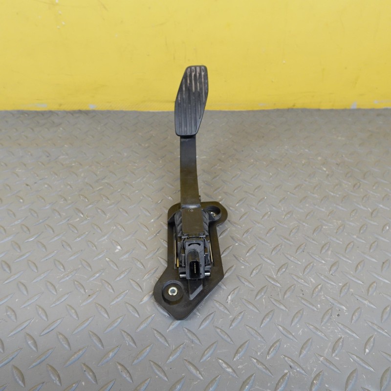 2019 GMC SIERRA 1500 Gas Pedal Accelerator Throttle Travel Ensor Oem 23363936