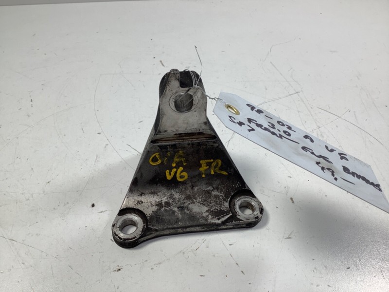 1998-2002 Honda Accord V6 3.0 Front Engine Bracket S87 - 50826-S87-A81 OEM