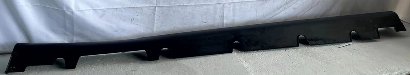 2025-2026 HYUNDAI IONIQ 5 RIGHT SIDE SKIRT ROCKER PANEL MOLDING BLACK # 109149