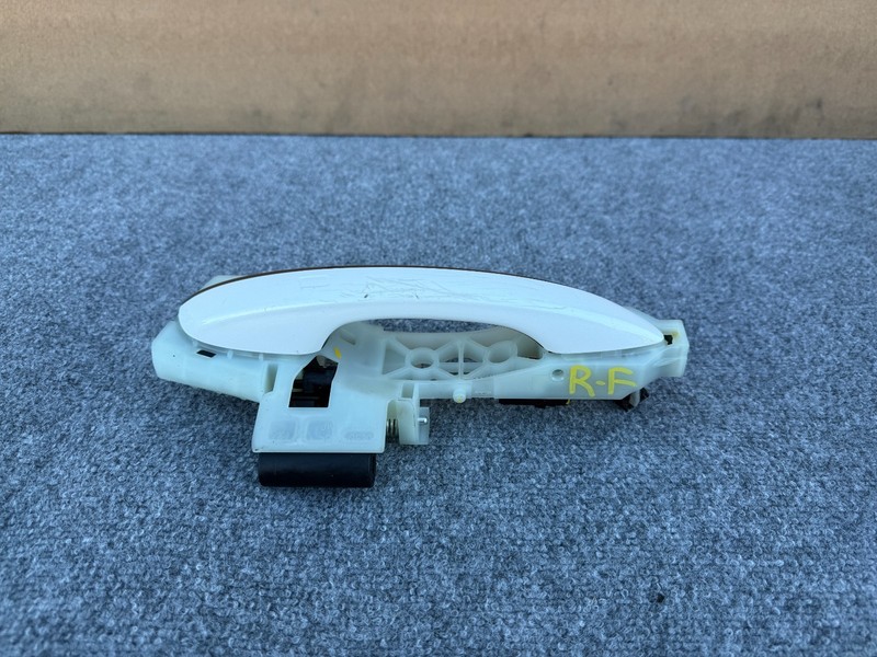GENESIS GV70 2022-2026 OEM FRONT RIGHT PASSENGER EXTERIOR DOOR HANDLE (WHITE)