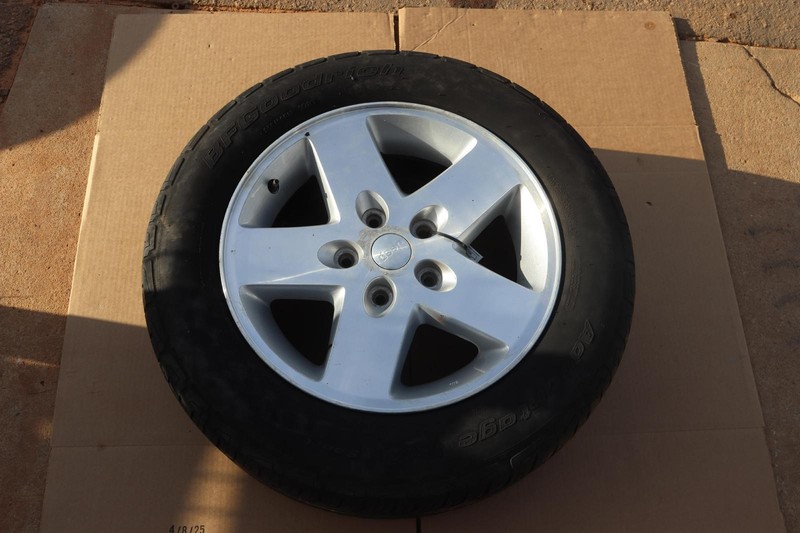 2007-2018 JEEP WRANGLER WHEEL RIM TIRE BFGOODRICH 235/60 R17 17X7.5 SILVER OEM