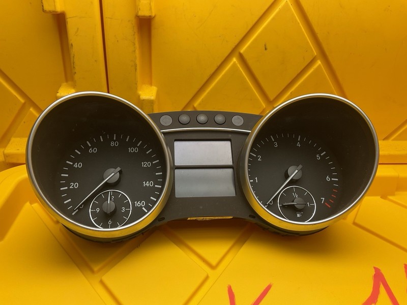 06-12 Mercedes GL450 W164 Instrument Gauge Cluster Speedometer 138k Miles