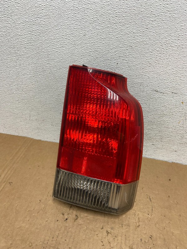 2001 - 2004 Volvo XC70 V70 Right Passenger Side LH Tail Light Oem AD3077 LK