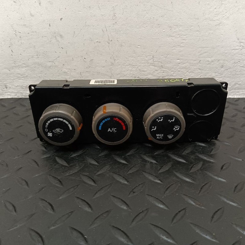 2005 Nissan Titan XE Temperature Climate Control OEM 27500-ZH010