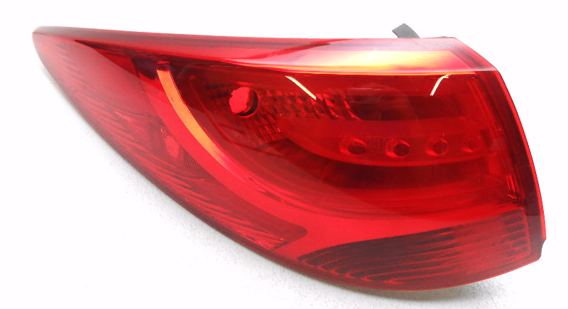 OEM 2010-2015 Hyundai Tucson Rear Left Driver Tail Light Tail Lamp-Lens Chip!
