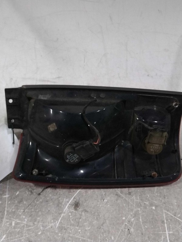 1998-2002 Ford Expedition Right Tail Light Assembly OEM 187525 Used