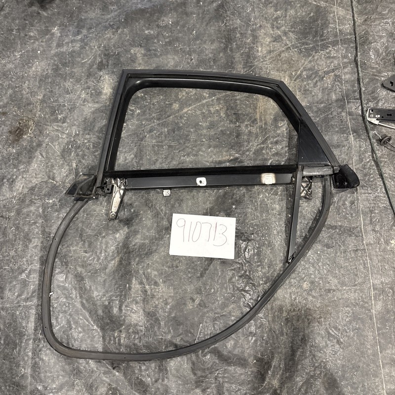 2002-2008 AUDI A4 REAR LEFT DOOR WINDOW GLASS SHELL FRAME W / RUBBER