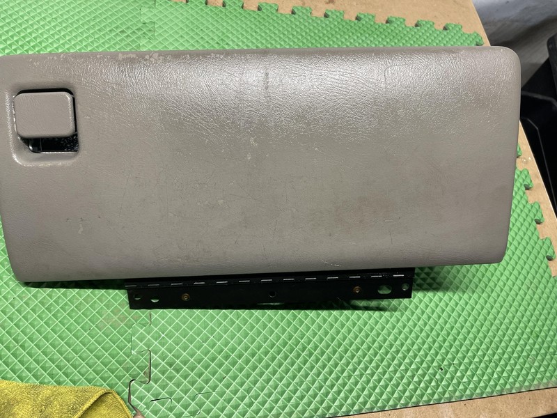 02-05 Cadillac Escalade Glove Box Assembly Pewter Oem Tested