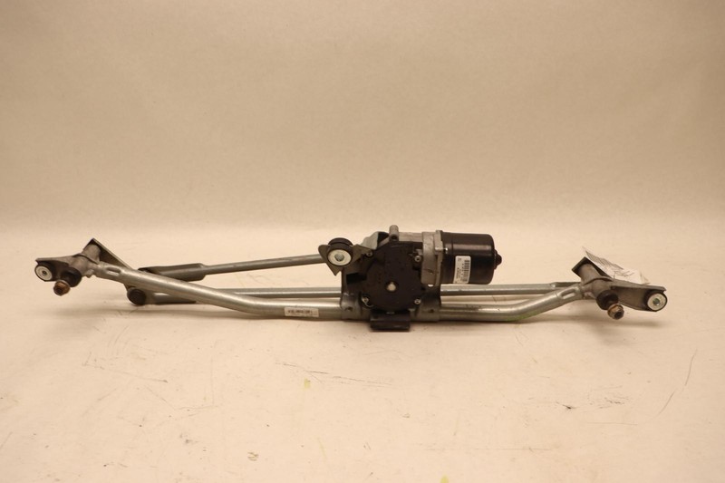 2014-2019 CHEVY SILVERADO 1500 FRONT WINDSHIELD WIPER MOTOR TRANSMISSION OEM