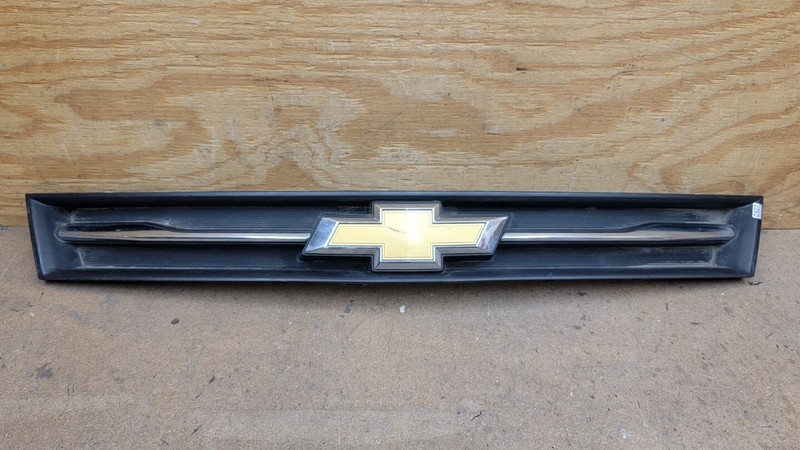 2017 2018 2019 2020 CHEVROLET TRAX Front Bumper Upper Grille With Emblem OEM
