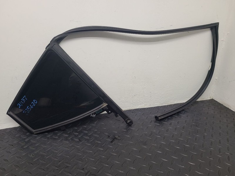 17-20 Hyundai Elantra Rear Right Passenger Door Solar Vent Glass OEM 83427-F2020