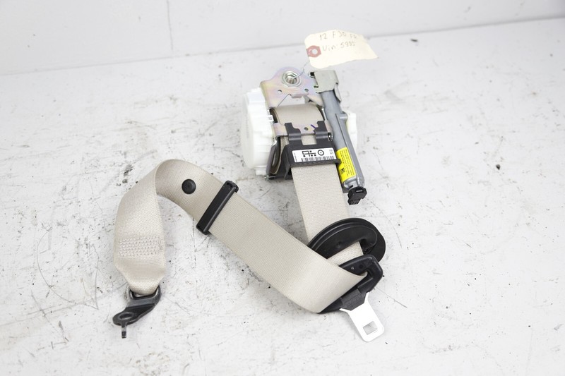 12-18 BMW 320 328 335 F30 Front Right Passenger Side Seat Belt Retractor Oyster