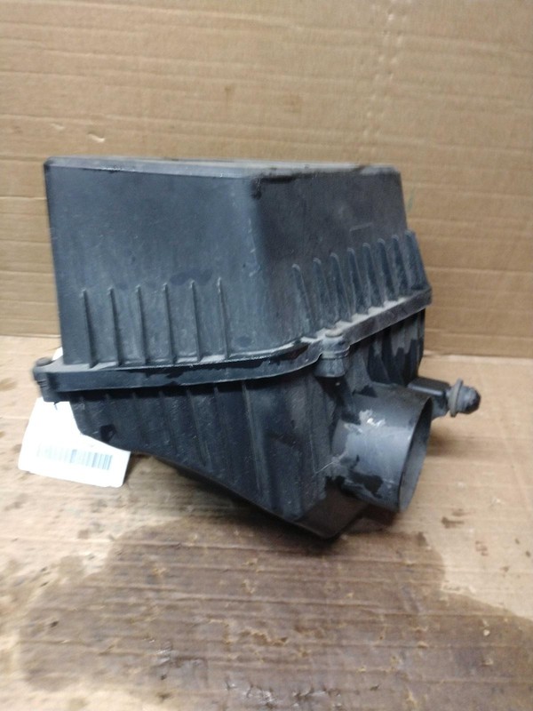 2011 GMC Terrain Air Cleaner Assembly OEM 2.4L 149K Miles Grey 20813714