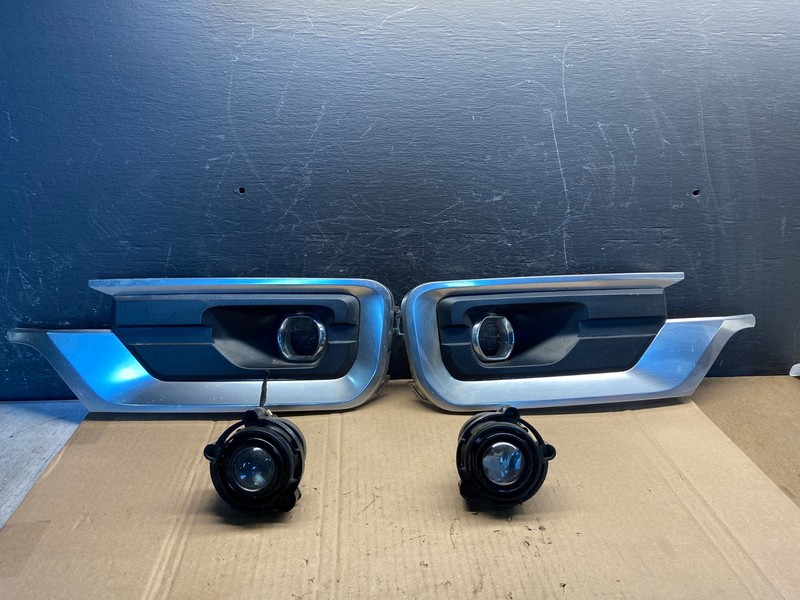 2013 to 2016 GMC Acadia Right+Left Fog Light Bezel Trim OEM AE2346 DG