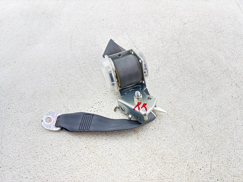 2010 - 2015 Toyota Prius Rear Right Center Seat Belt Retractor OEM