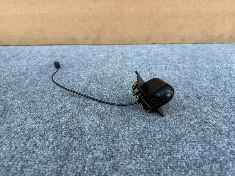 GENESIS GV70 2022-2026 OEM REAR VIEW BACK UP PARKING CAMERA ASSEMBLY 99240-AR500