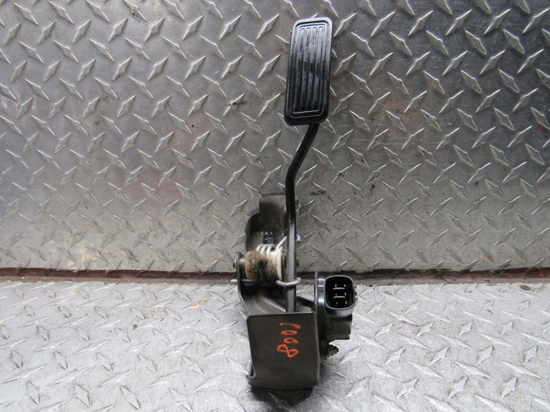 2006 PONTIAC VIBE ACCELERATOR GAS PEDAL