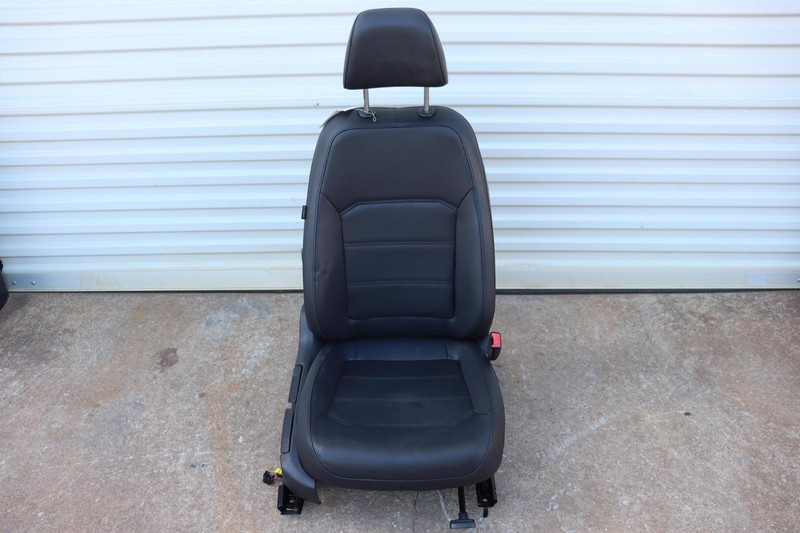 2018-2019 VOLKSWAGEN VW PASSAT FRONT PASSENGER SPORT SEAT LEATHERETTE BLACK OEM