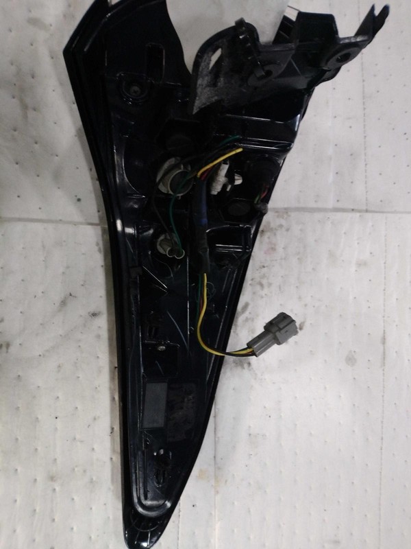 2015 Nissan Murano Right Tail Light Assembly Red OEM 40057 Used 101K Miles