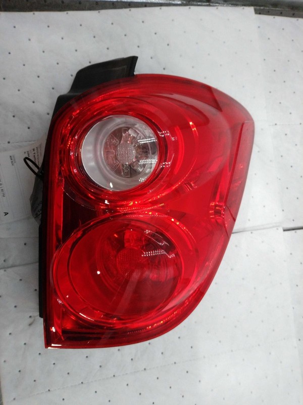2015 Chevrolet Equinox Right Tail Light Assembly White OEM Used 64926