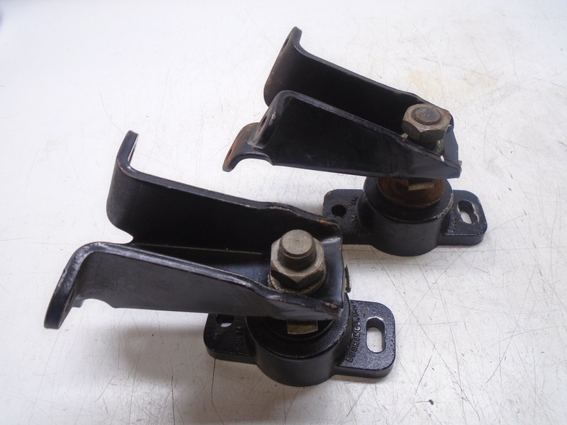 CD2 MerCruiser Front Engine Mount Base Stamped Bracket V8 Pair 44364A1 814263A1