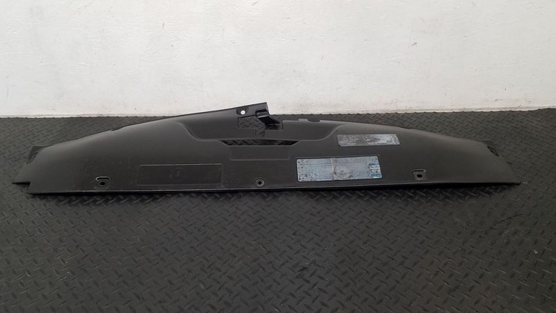99-02 Chevrolet Silverado Radiator Upper Support Baffle OEM 15171404