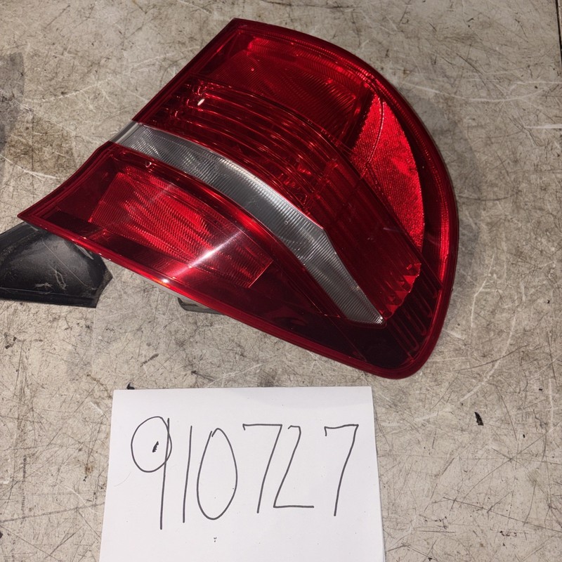 2007-10 BMW X5 LH Driver Side Outer Quarter Tail Light OEM 7200819