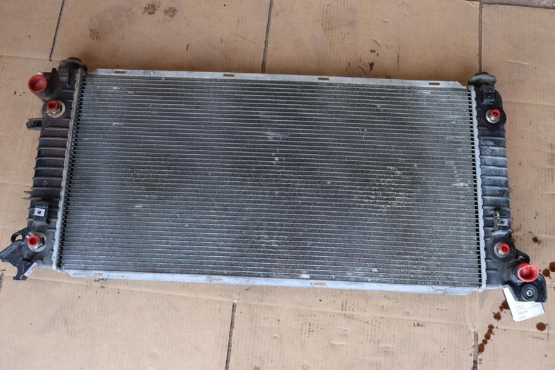 2014-2016 CHEVY SILVERADO 1500 5.3L ENGINE COOLING RADIATOR W/O TOW PACKAGE OEM