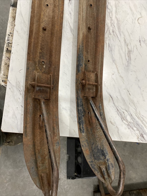 1973 CHAPARRAL Firebird Vintage Snowmobile Metal Skis ￼