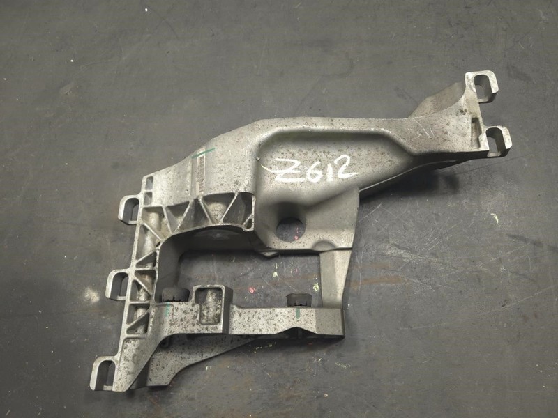 Transmission Mount Bracket 2018 Jaguar F-Pace HX73-6A026-DE 2017 2019
