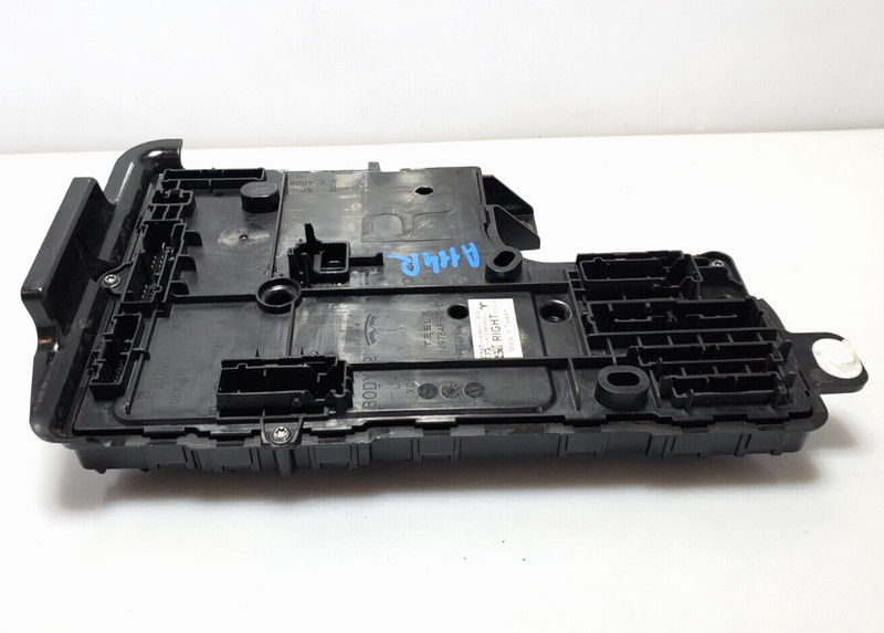 ✅ 20-22 OEM Tesla Model Y Right Passenger Side Voltage Body Control Module Unit