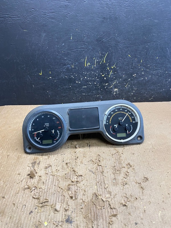 2011 Mack LE Instrument Panel Cluster Z9865