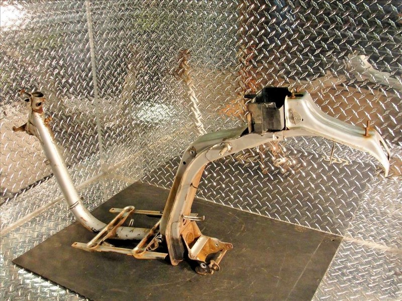 1986 HONDA SPREE NQ 50 FRAME CHASSIS MAIN WITH BATTERY TRAY CASE NQ50 86