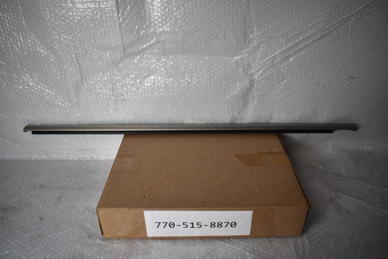PORSCHE CAYENNE REAR RIGHT DOOR WINDOW MOLDING 2011-2014 OEM 7P0 839 477 E